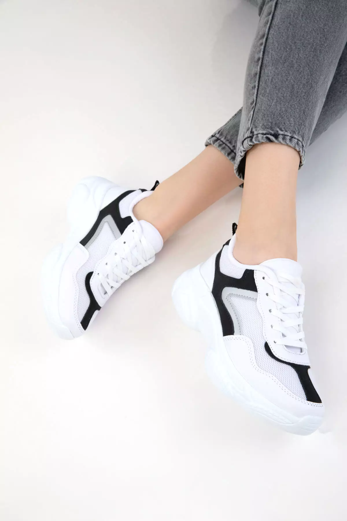 White-Black Women's Sneaker 20610