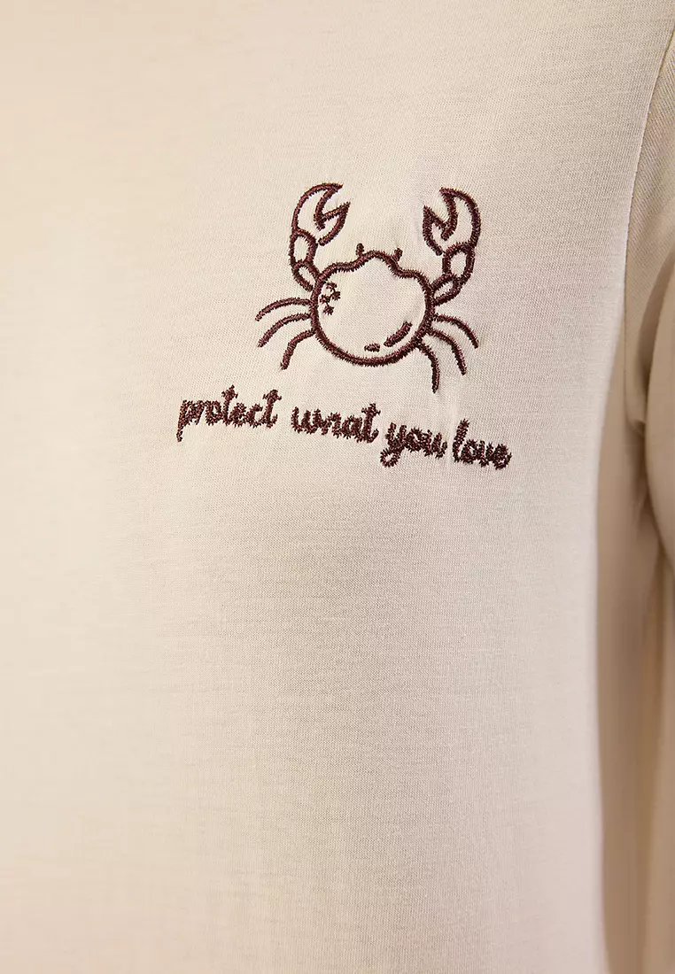 Stone Embroidered Contrast Piping Detailed Knitted T-Shirt