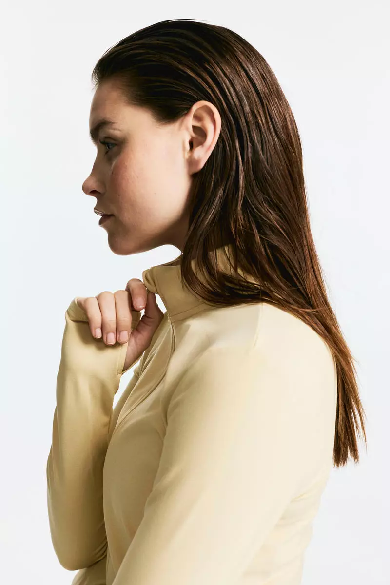 Zip-through sports jacket with SoftMove™