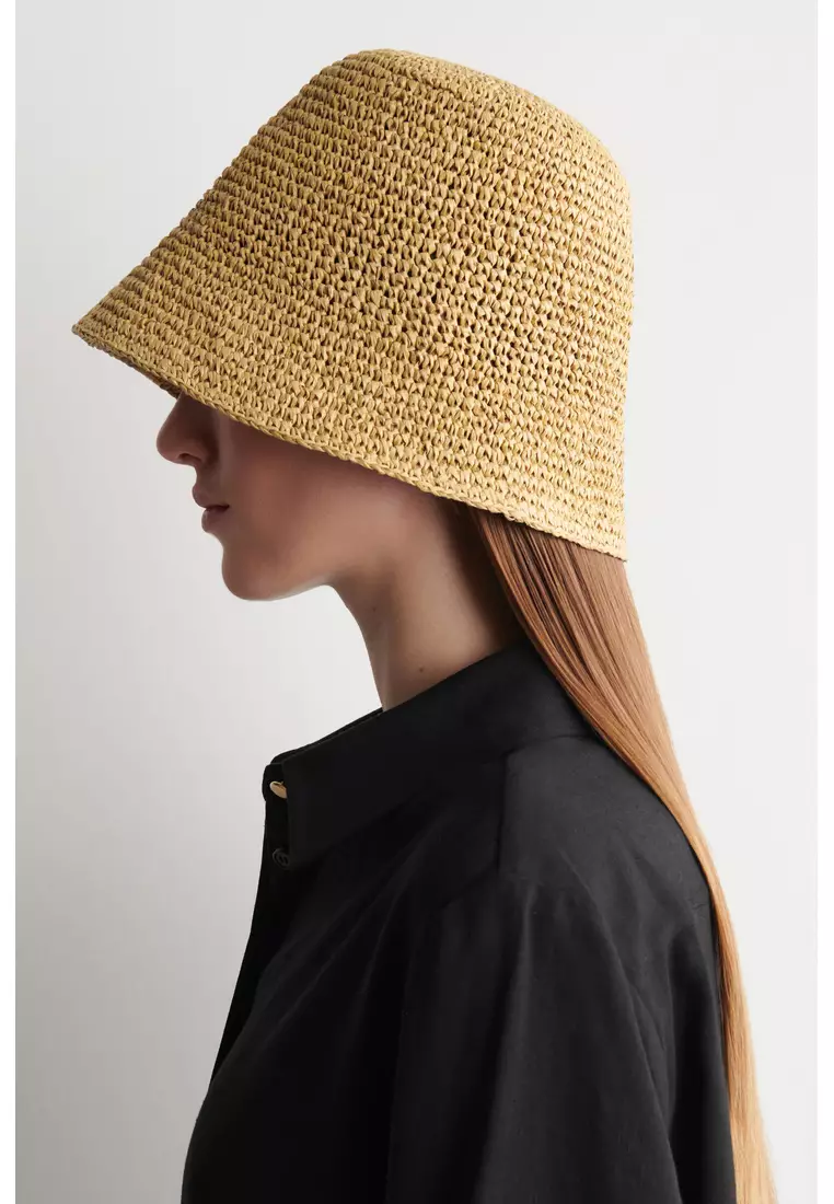 SCULPTED STRAW BUCKET HAT