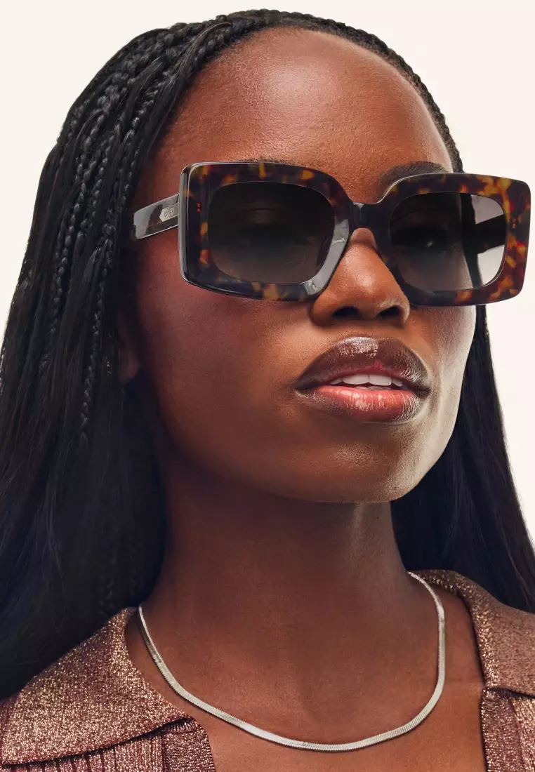 QUAY Talk Show Sunglasses - Black/Smoke