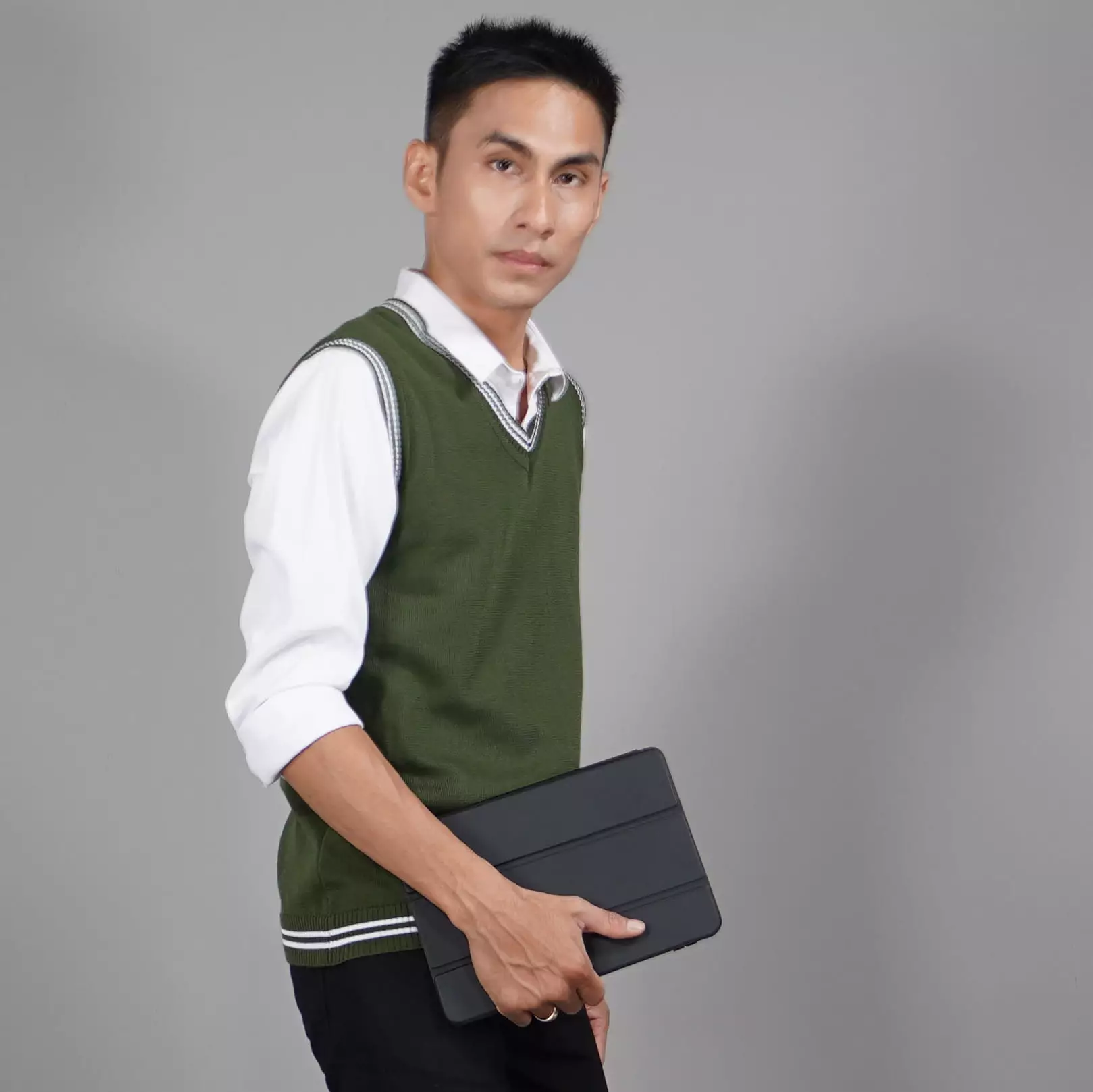 Rompi Rajut Pria Knit Vest Rompi Pria Gaya Korea Knit Outer Korean Style - ARMY