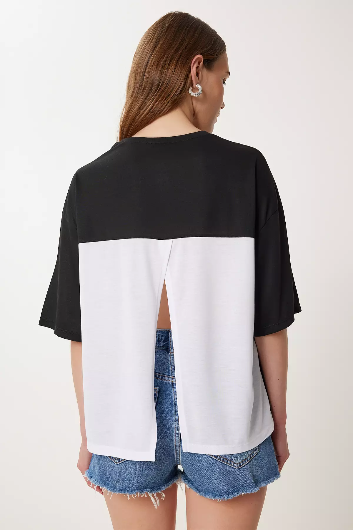 Women's Black Floral Detailed Back Low-Cut Knitted T-Shirt Tp00086