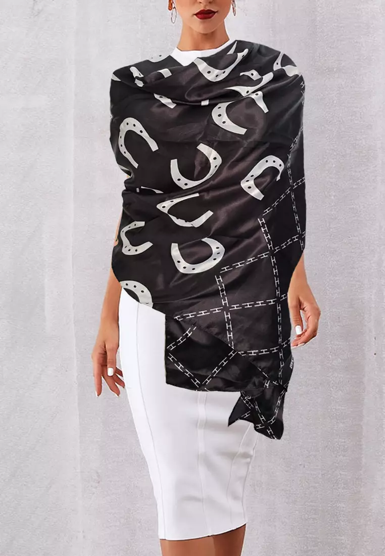 Aksesoris Wanita  Monochrome Colour Series Horse shoe Magnet Pattern Printed Silky Satin Scarf Wanita Black & White