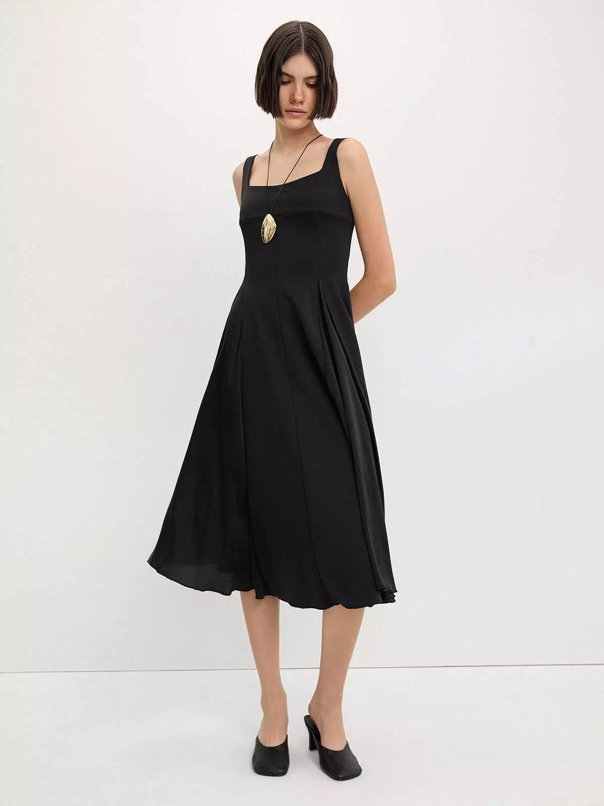 Pomelo - Midi Dress Wanita - Flow Midi Dress - Black