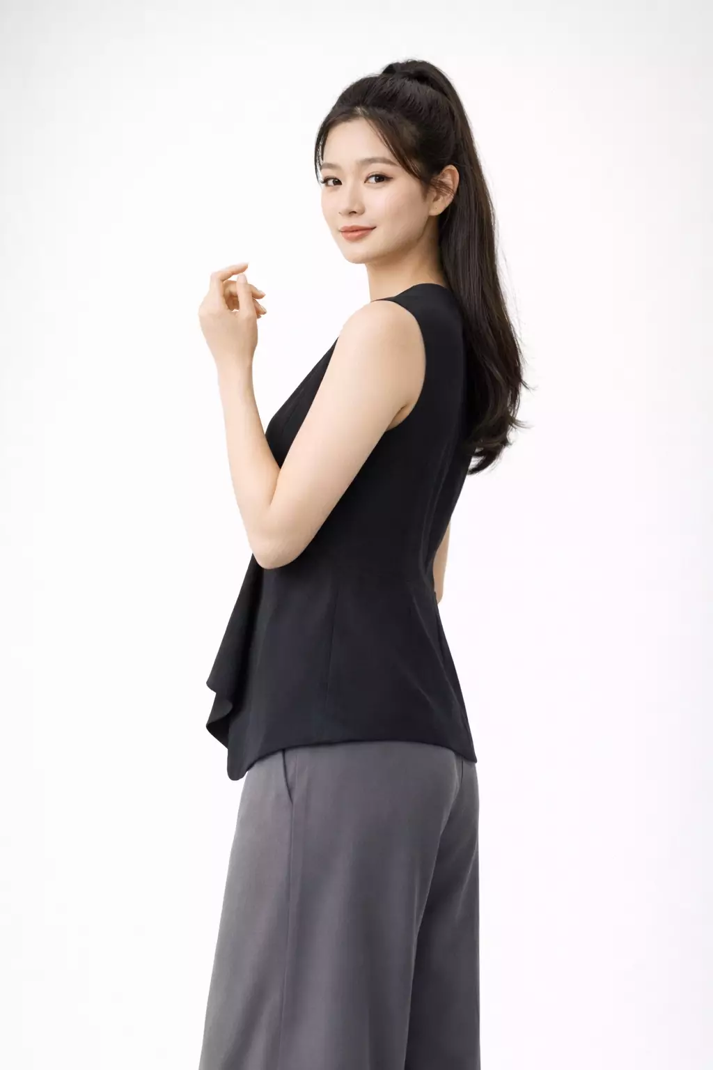 Thara Vest In Black