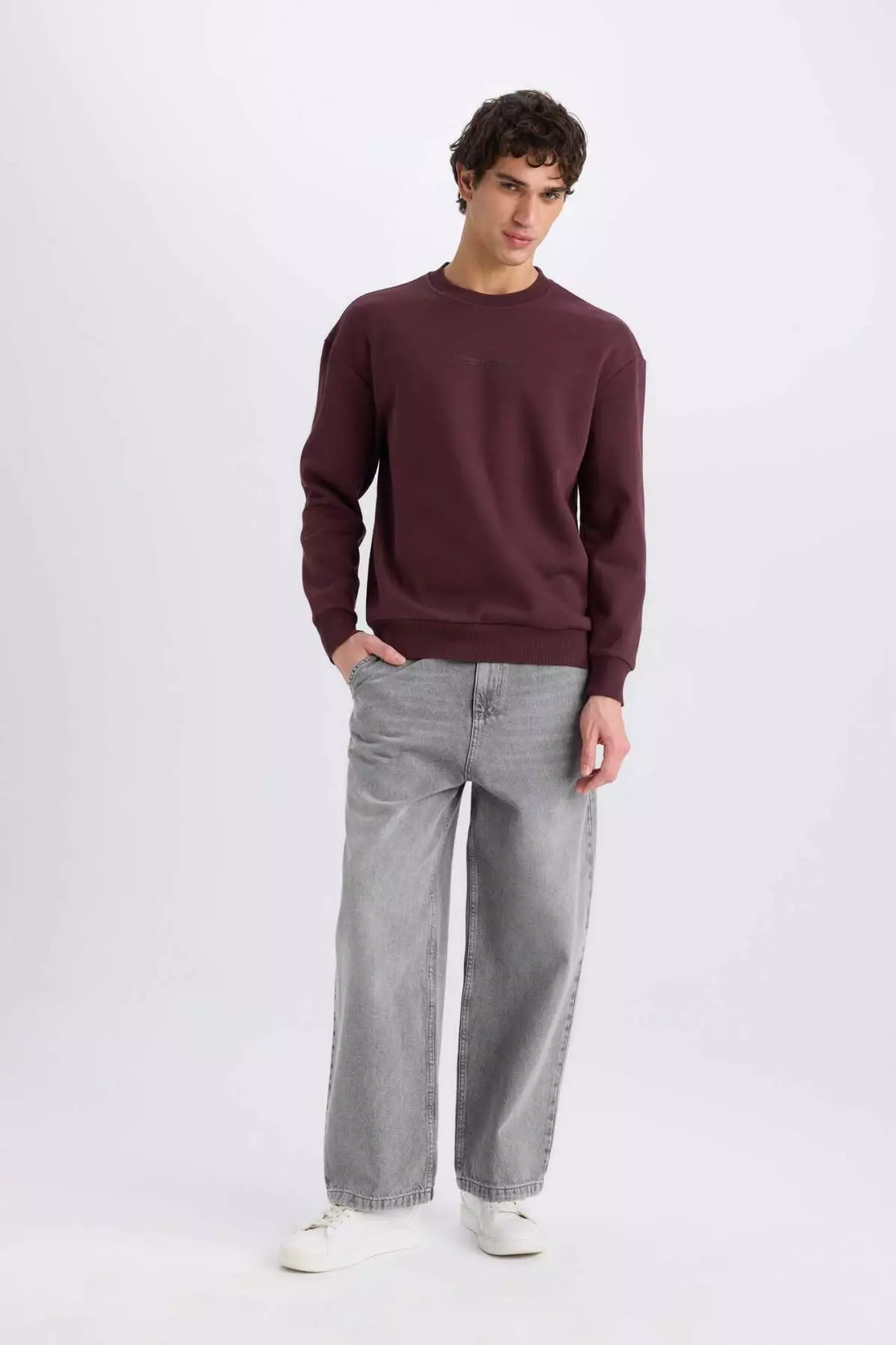 Crew Neck Boxy Fit Printed Sweatshirt X8282Az24Au