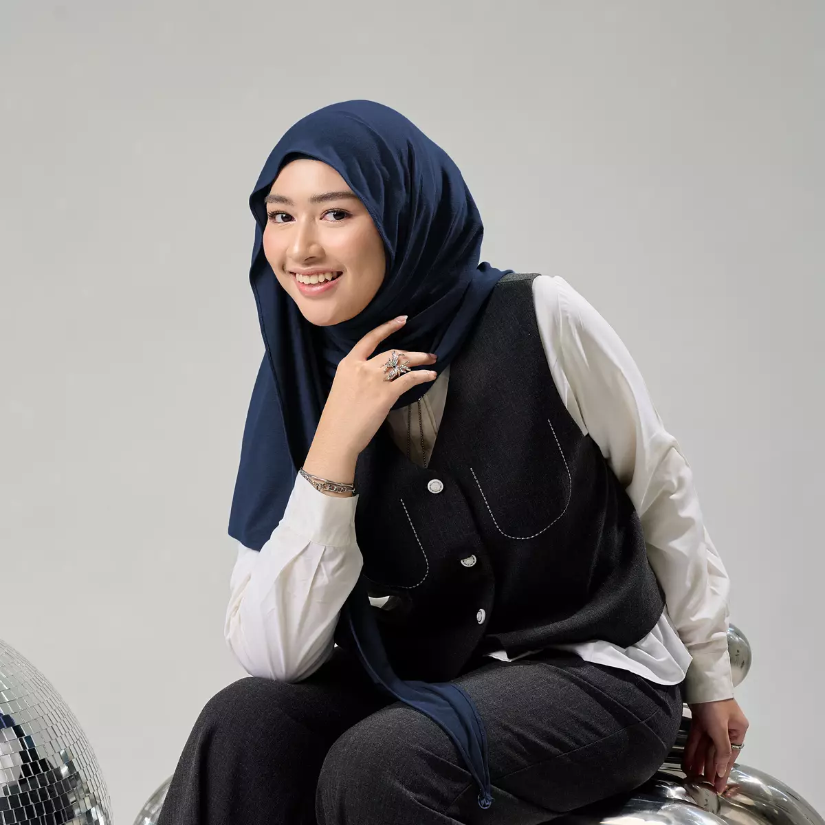 ZM Zaskia Mecca - Sadja Navy | Hijab Instant Segitiga Spandex Premium
