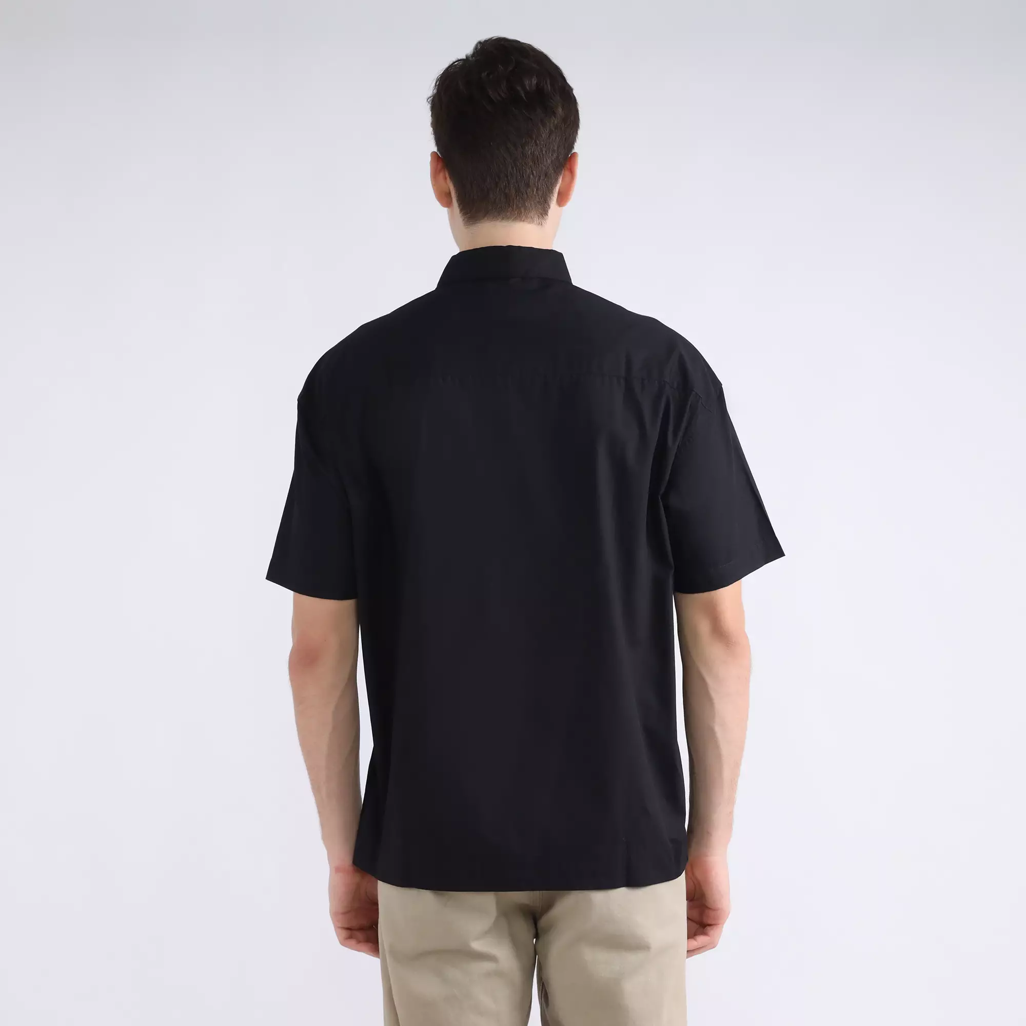 LARUSSO - Kemeja Pria Basic Poplin Oversize Lengan Pendek - Black