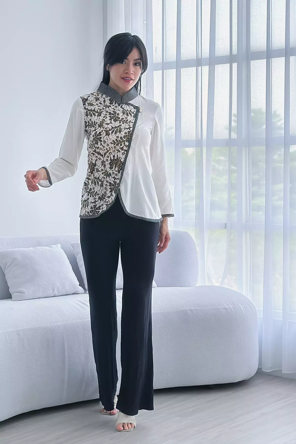 Janggan Kupu Putih Blouse Batik