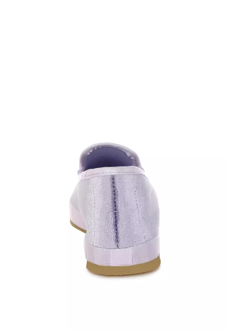 Sepatu Slip-On Ujung Bulat Beludru Warna Lilac