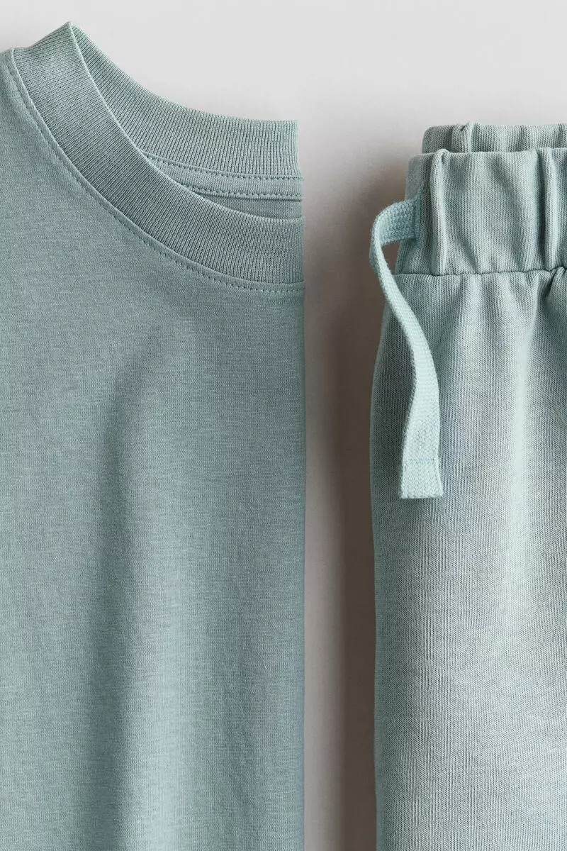 2-piece T-shirt and shorts set