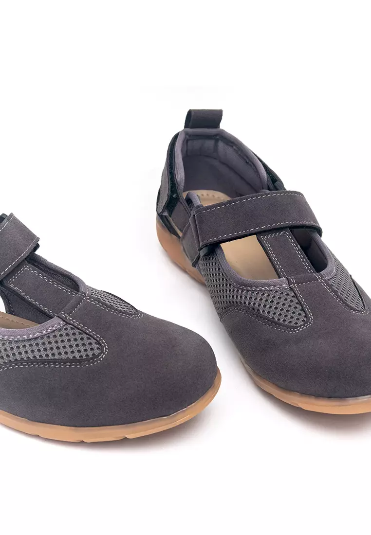 Vivian Slip On Sneakers in Grey