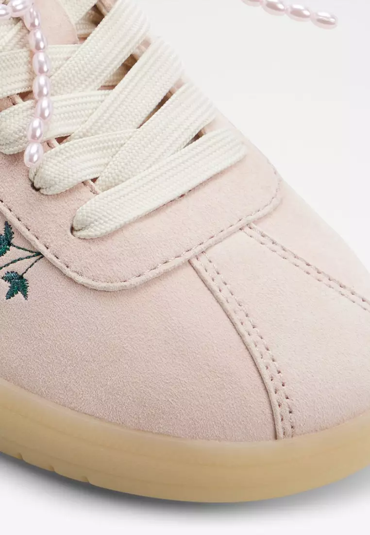 Chicsneaker Low-Top Sneakers