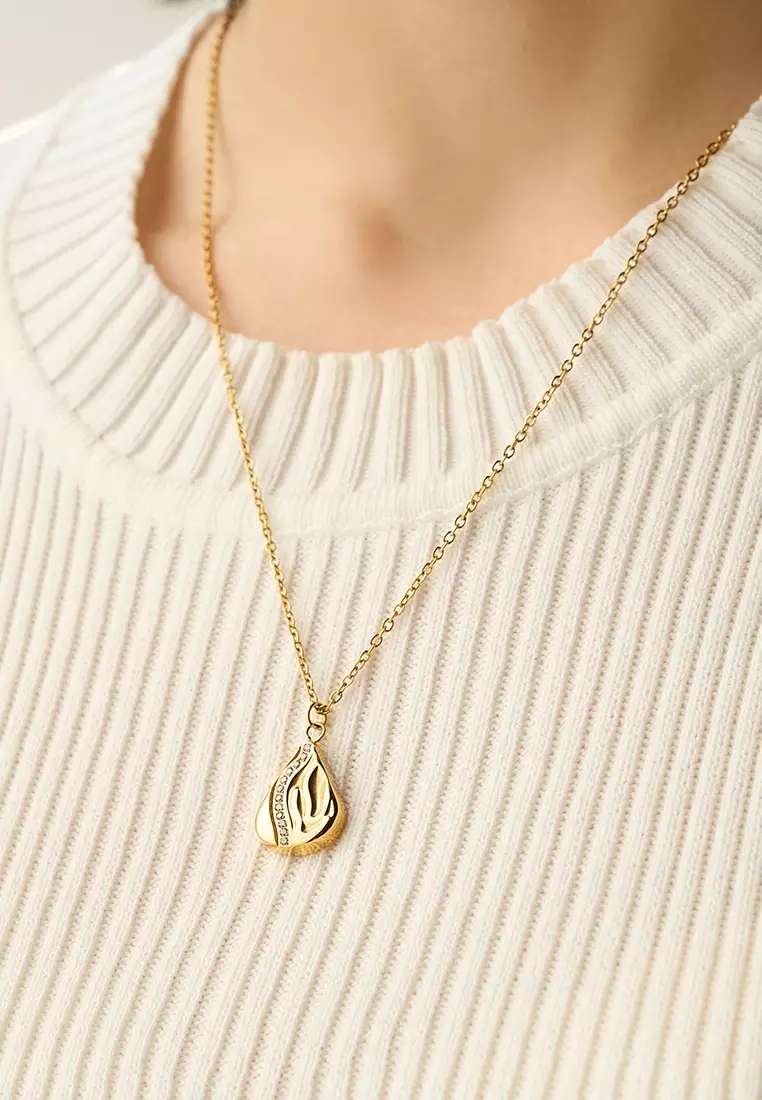 Merielle Titanium Pendant Chain Necklace in Gold