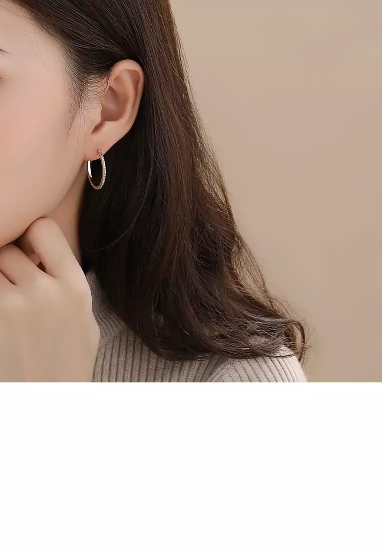 Gold dot earrings store