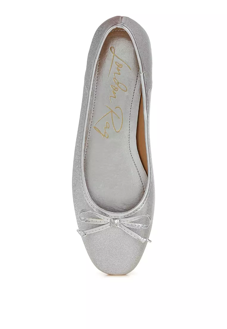 Sepatu Balet Metalik Warna Perak