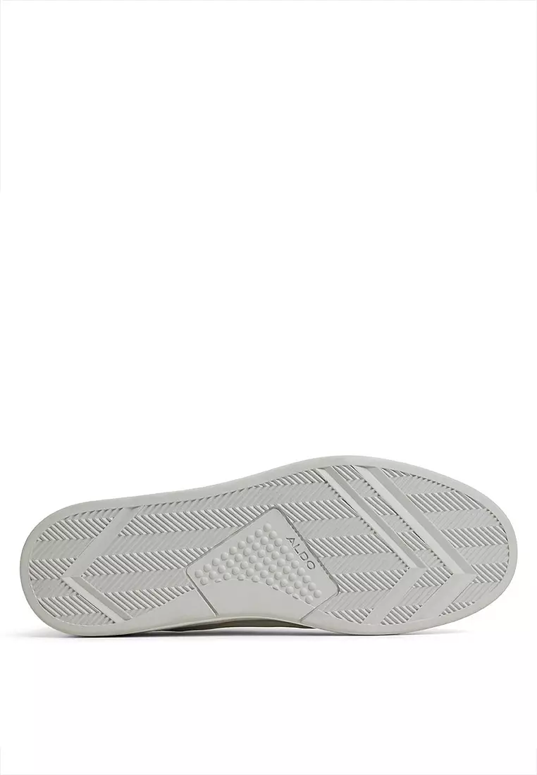 Winslow Easy In Sneakers