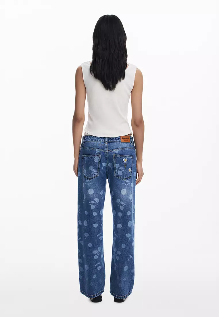 Straight jeans with daisies