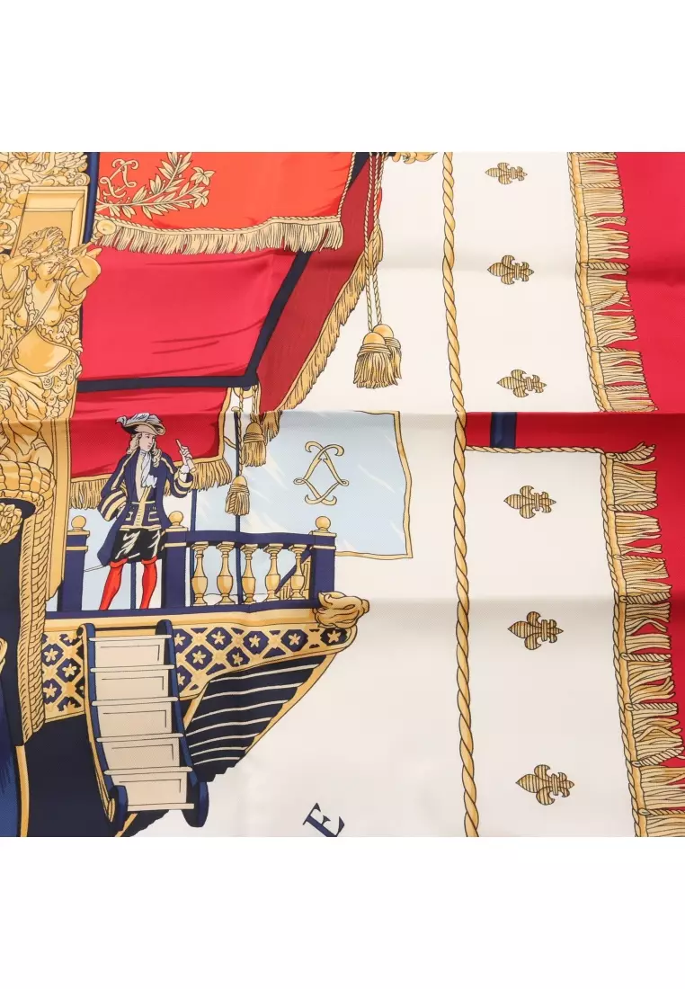 Pre-Loved Hermès carres 90 VUE DU CARROSSE DE LA GALERE LA REALE scarf silk Red white multicolor