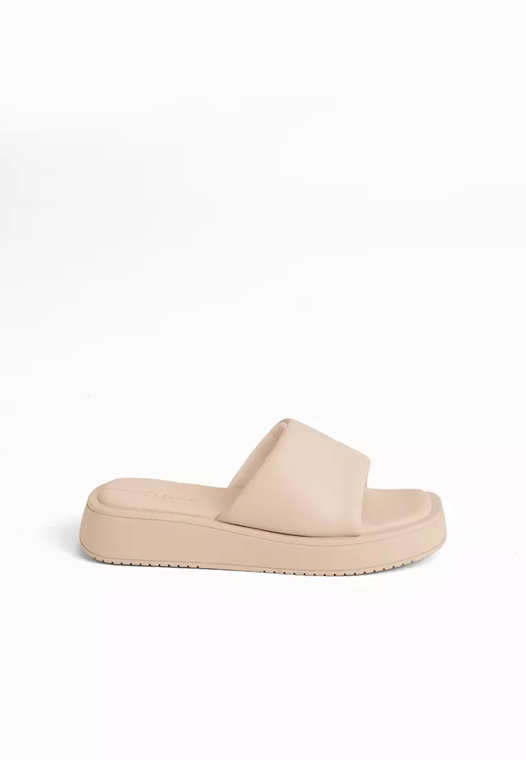 Discount on Cln  shoes - SKU: Maiden Wedge Slides