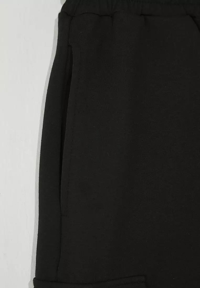 Black Oversize/Wide Cut Hidden Cord Elastic Waist Cargo Pocket Labeled Shorts TMNSS24SR00018
