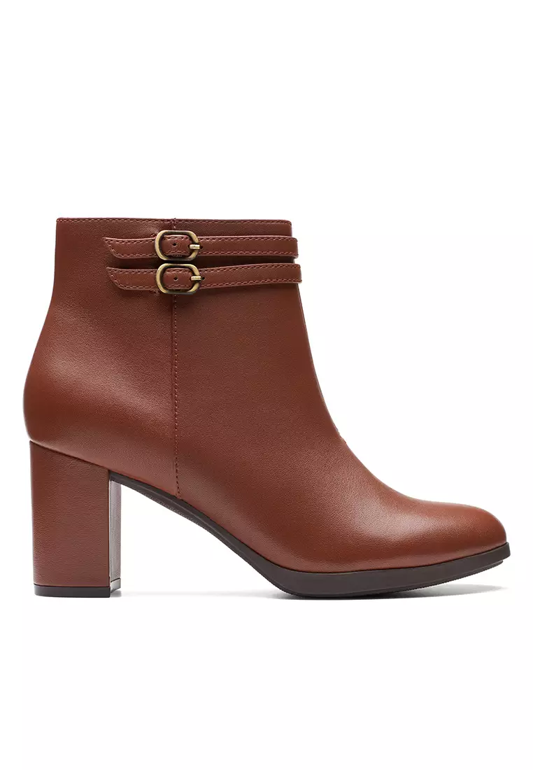 Discount on Clarks  shoes - SKU: Bayla Light Ankle Boots Tan