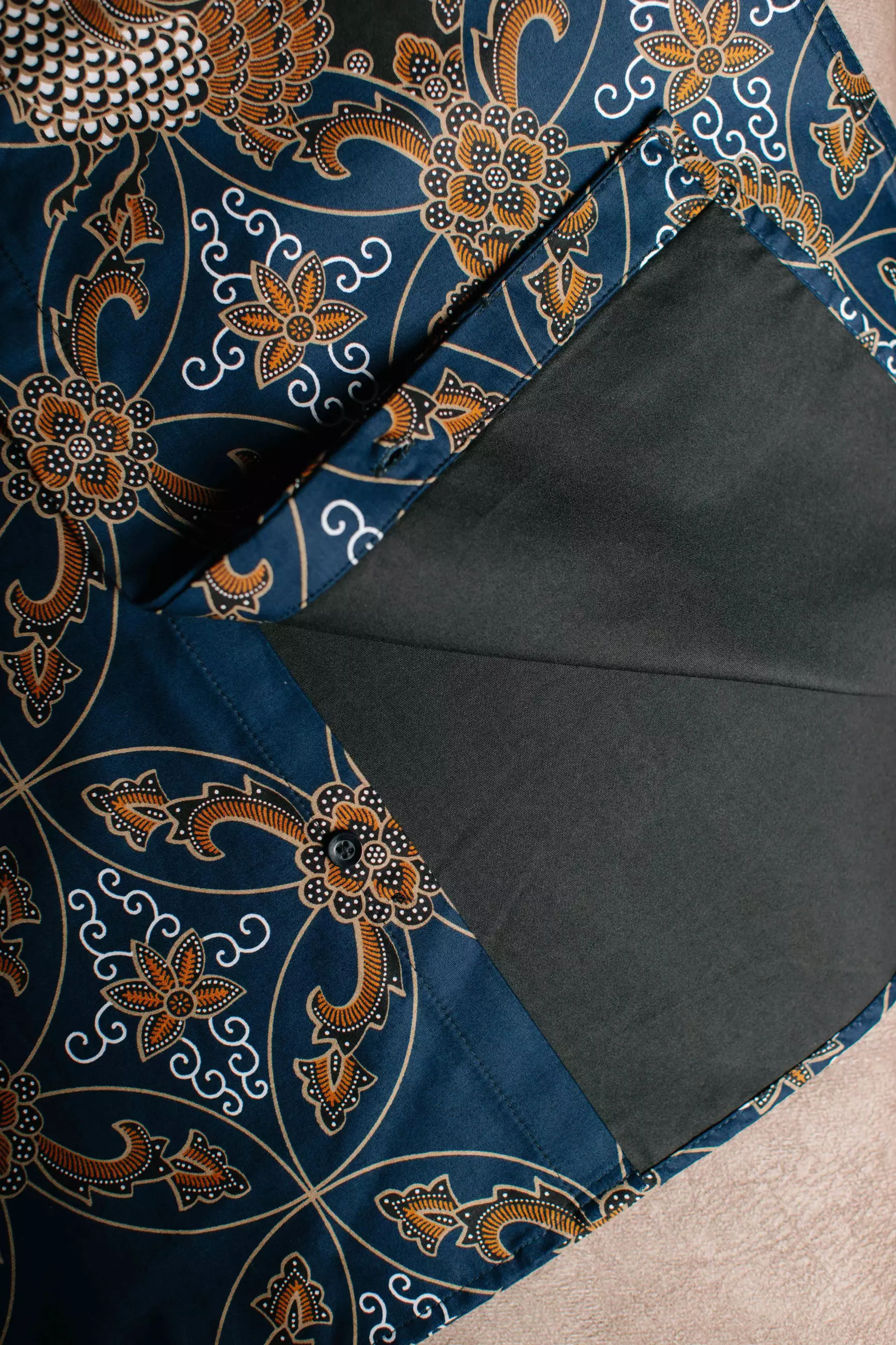 Atara Black Kemeja Batik Pria Slim Fit Tricot Katun Lengan Panjang