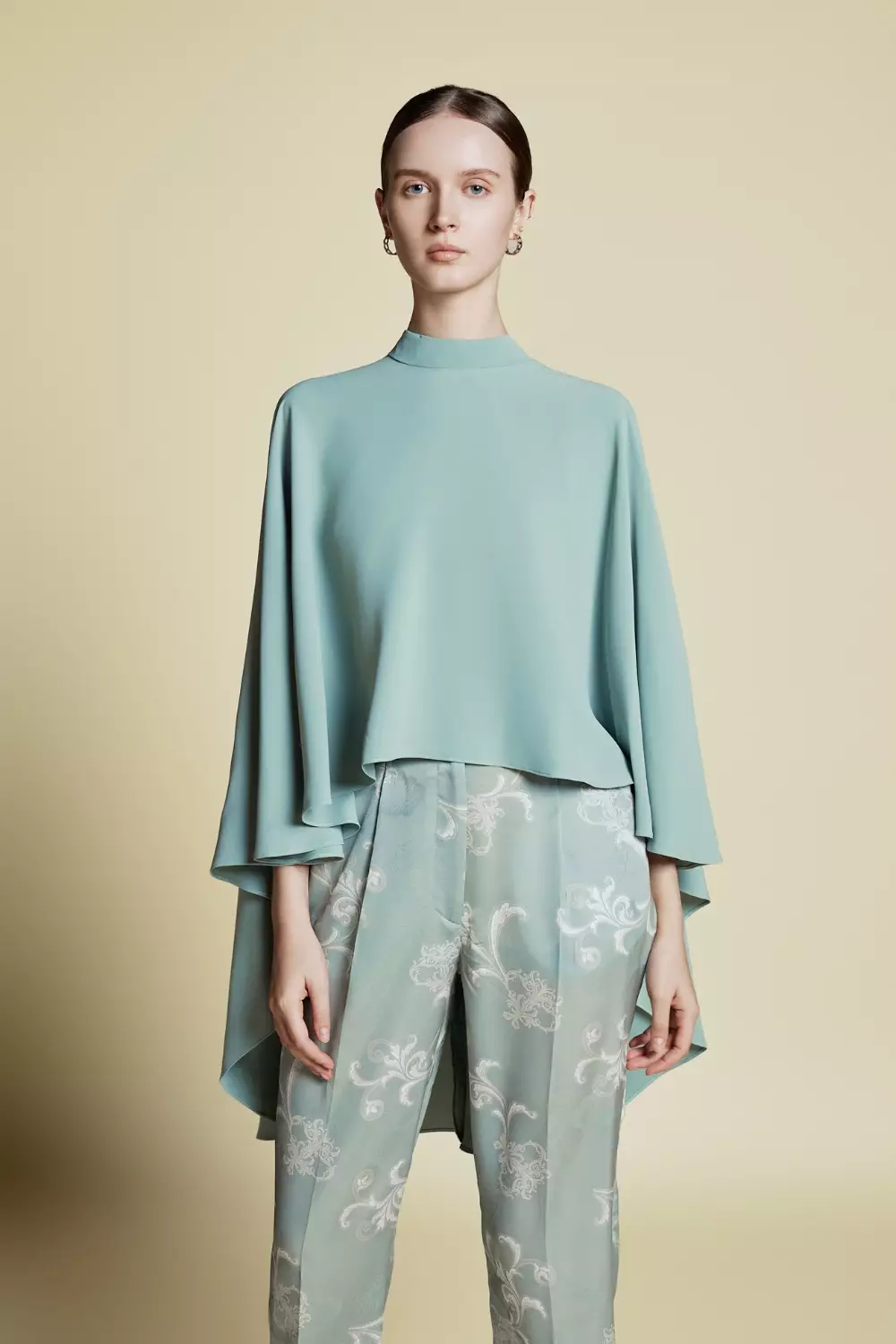 DEMURE&CO - Cropped Cape Set in Crepe de Chine Light Green