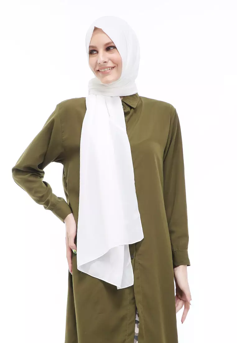 Sakilah Hijab Pashmina Ceruty Baby Doll Wanita Polos Relaxed Fit - Broken White