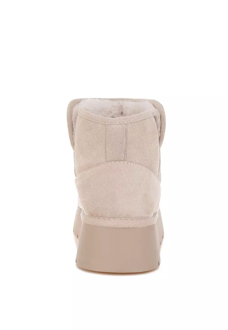 Sepatu Bot Salju Bertumit Tebal di Pasir