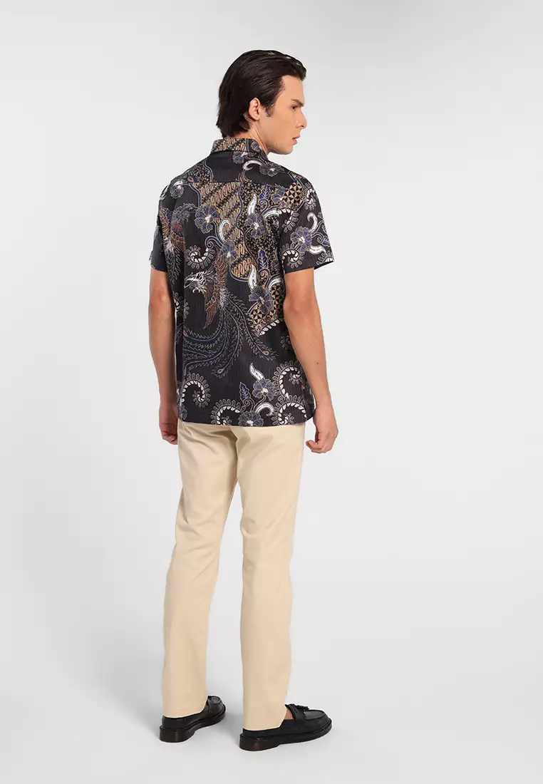 MANZONE - Kemeja Batik Lengan Pendek Pria Rayya Modern Fit - Black Warna Black