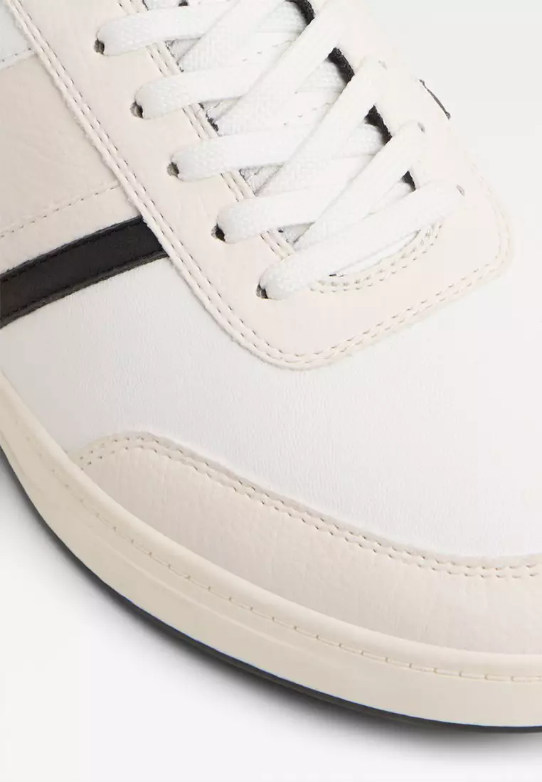 Freekick Low-Top Sneakers