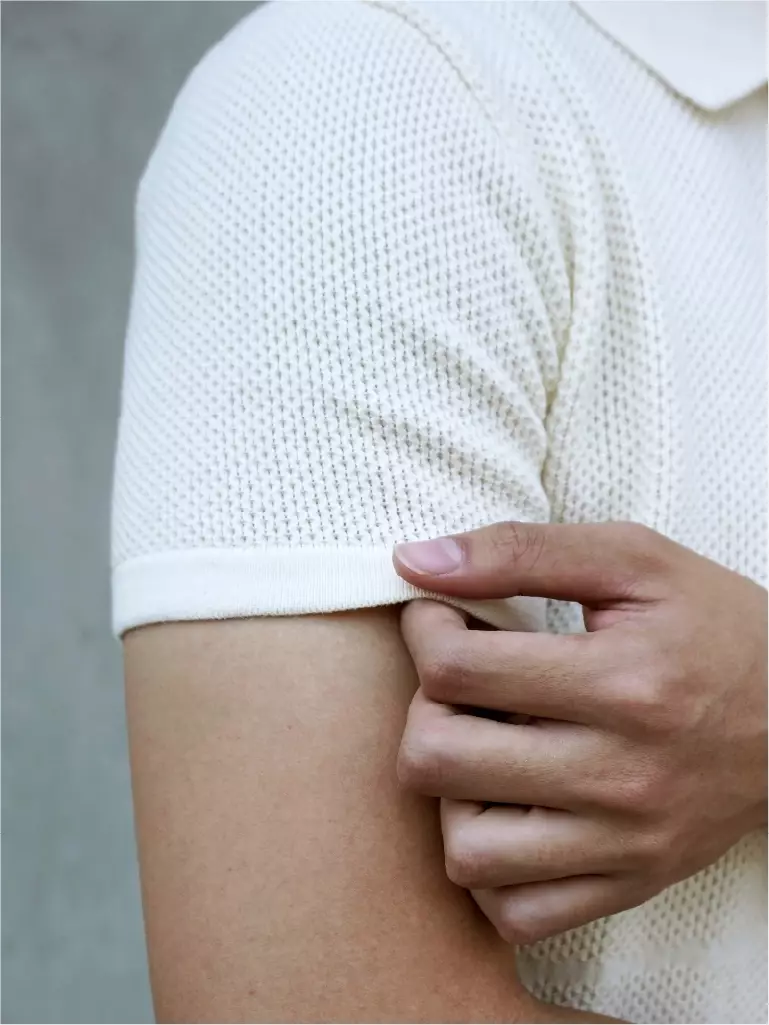 Kale LOUVRE WHITE/ Polo Shirt Pria / Atasan Kaos Polo Rajut Pria / Kaos Pria / Baju Kaos Pria