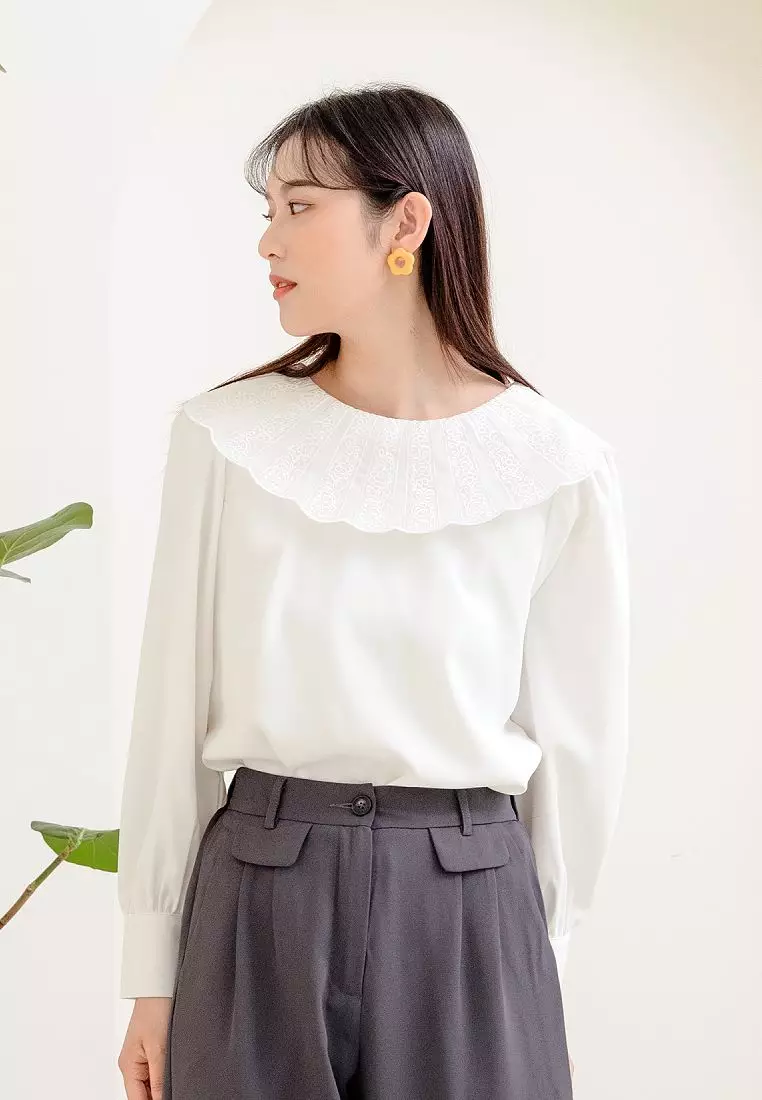蕾絲雕花領片不易皺拋袖上衣《AB17917》
