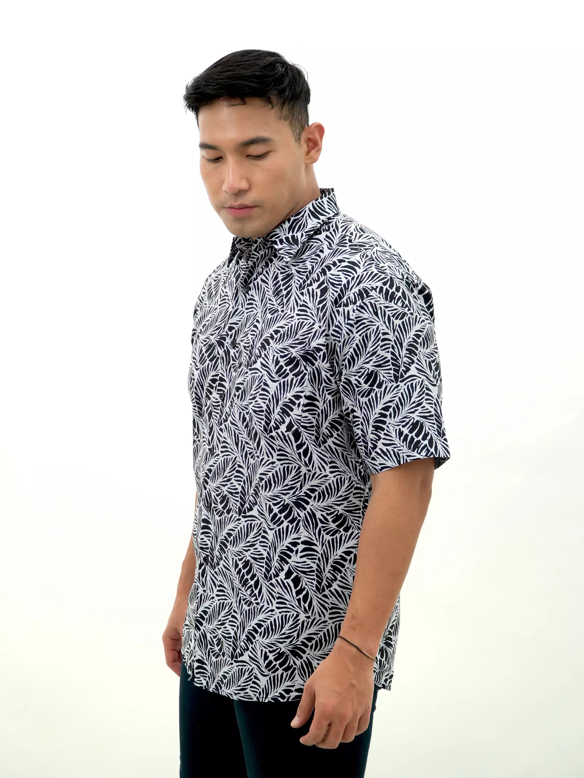 Kemeja Lengan Pendek Abu Hitam Motif Daun 16846