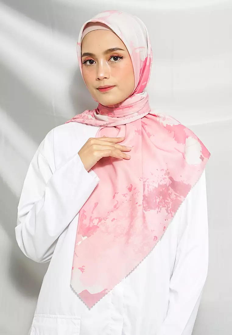 WK009 LP37D kerudung segi empat voal Penelope series bunga dusty pink putih