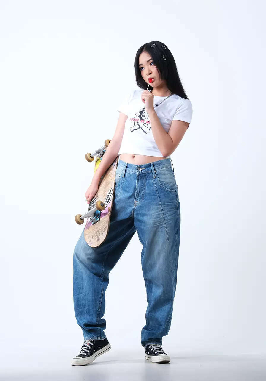 Kaos Wanita Baby Tee Riley White