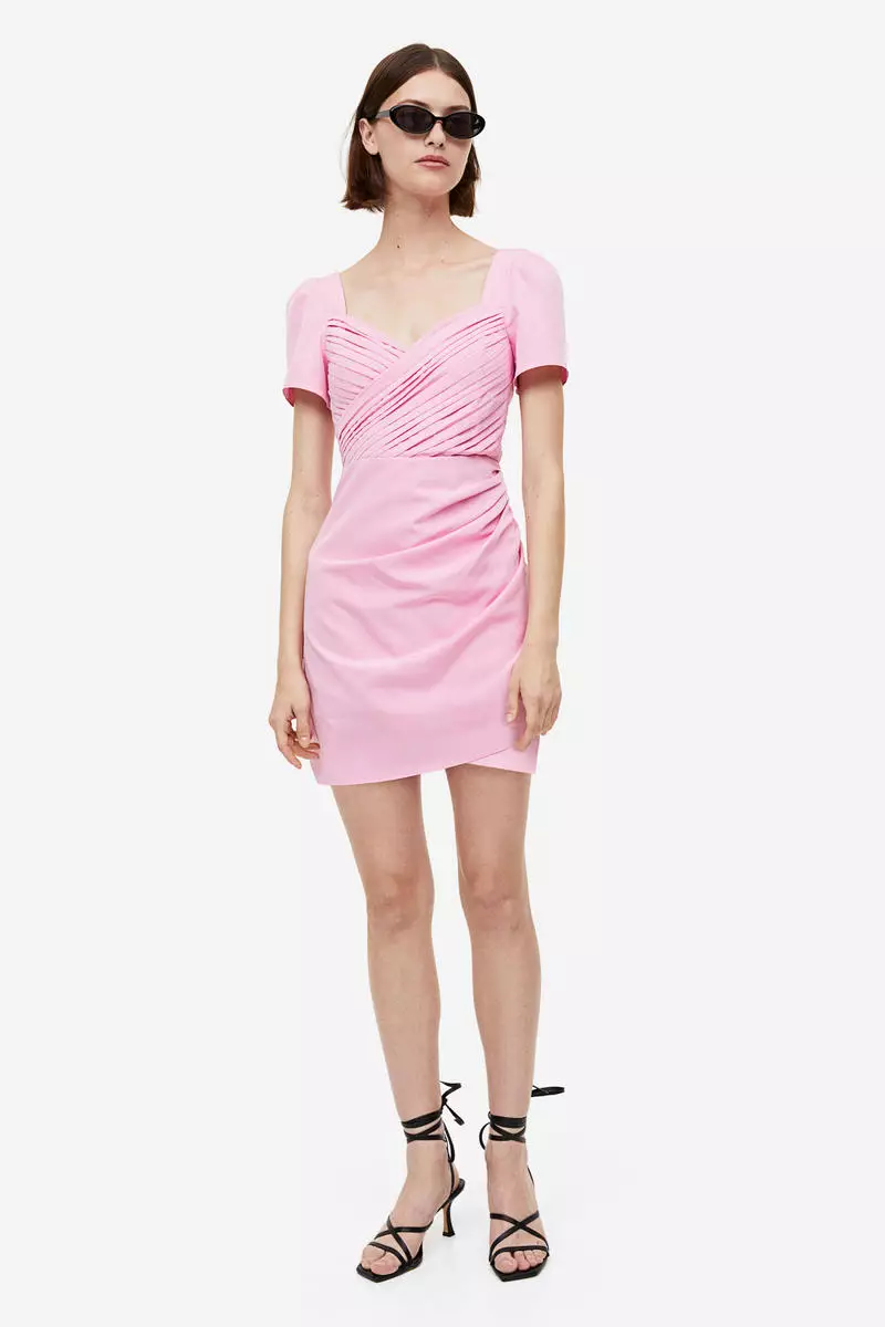 h&m pink puff sleeve dress HM midi length pink puff sleeve dress, Size