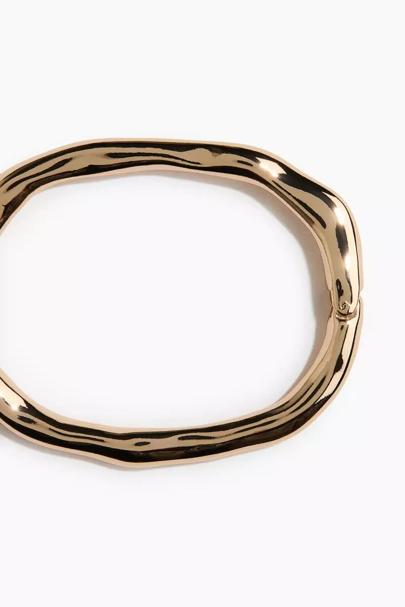 Hinged bangle