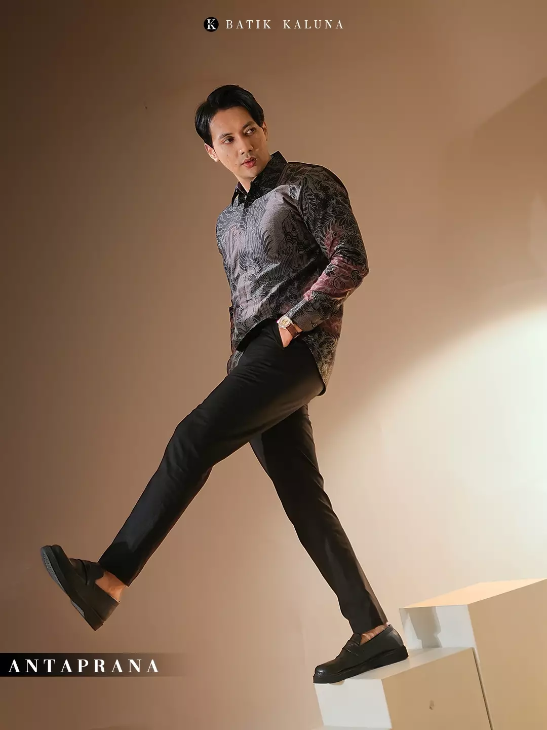 KEMEJA ANTAPRANA MERAH