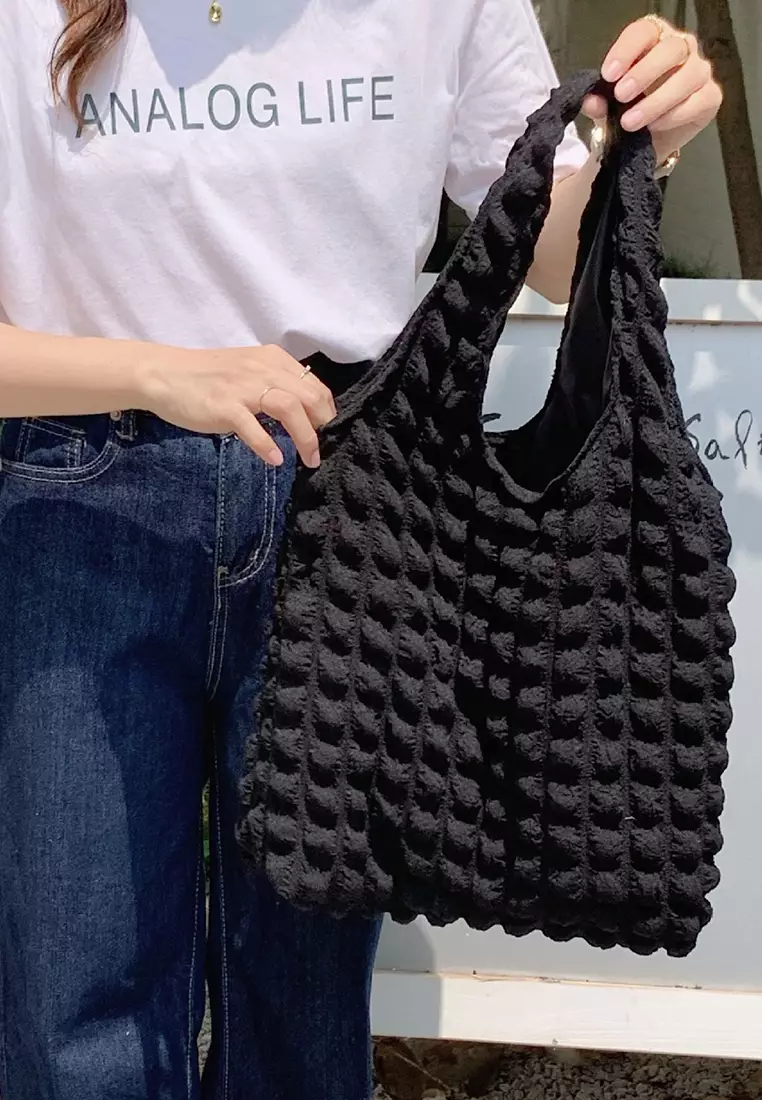 2023 S/S Korean New Style Solid Color Fluffy Pleated Plaid Large Capacity Portable Underarm Bag A23032106BK.