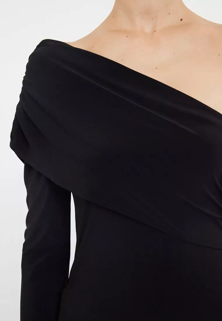 Asymmetric Cut Knitted Blouse