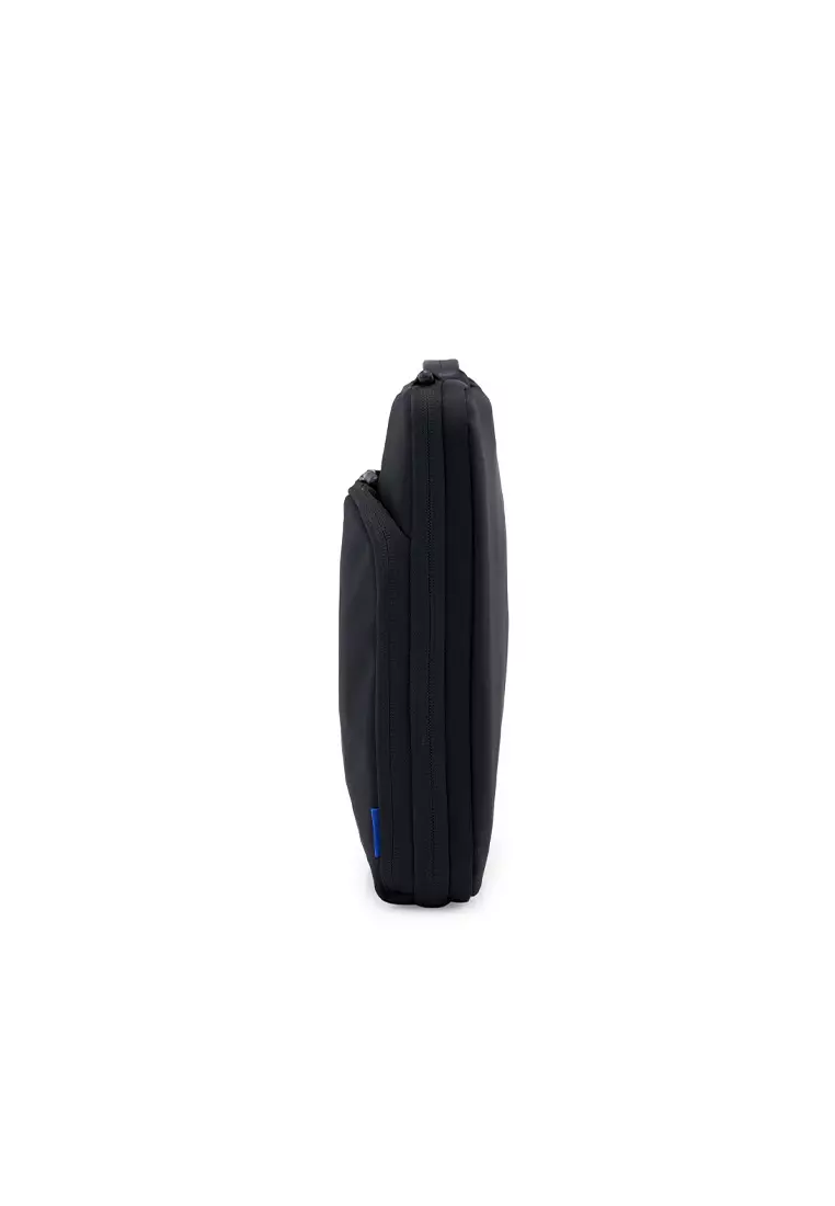 TRAVEL ESS. TECH LAPTOP SLEEVE+HANDLE 16" - BLACK