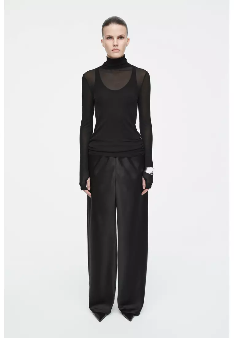 SLIM SILK TURTLENECK TOP