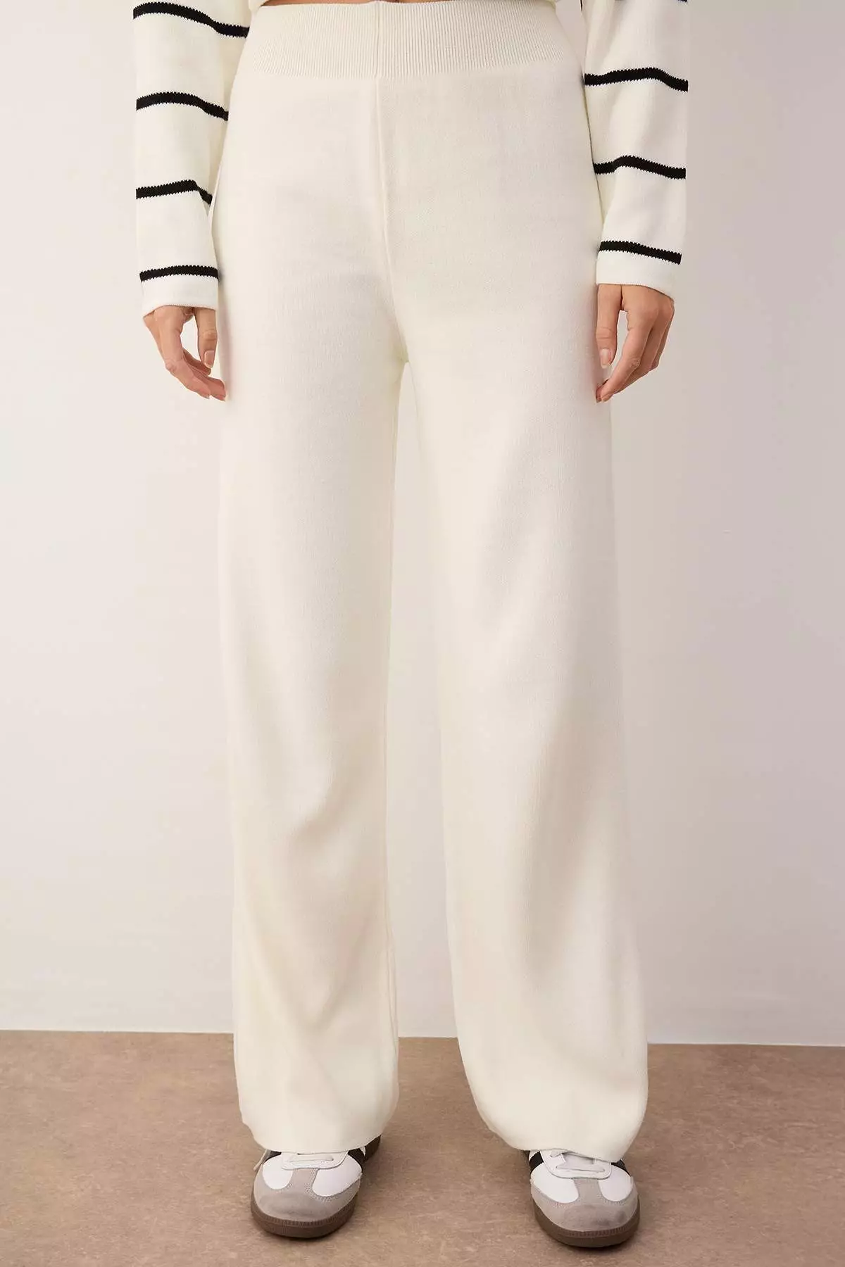 Ecru Loose Fit Zippered Knitwear Top And Bottom Set Twoaw24Au00025