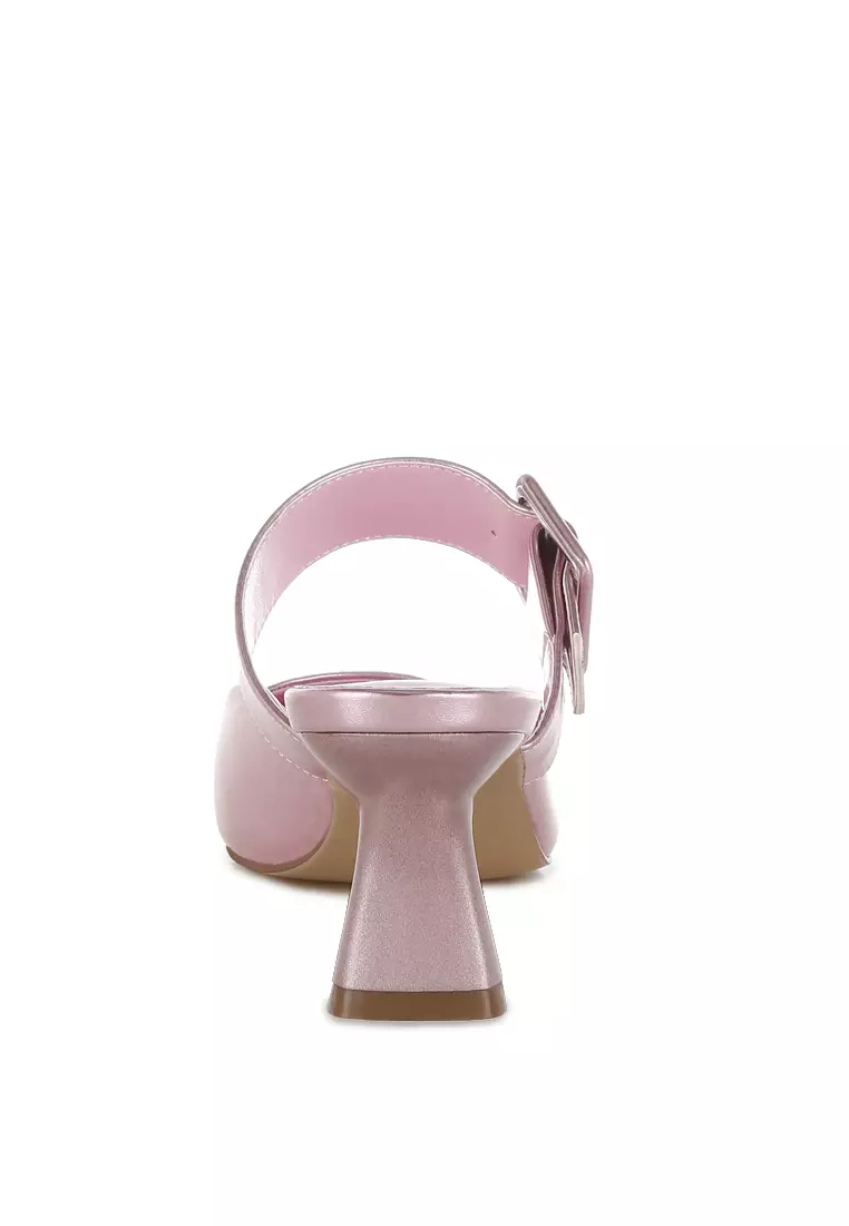 Sepatu Hak Anak Kucing dengan Gesper Besar Warna Pink