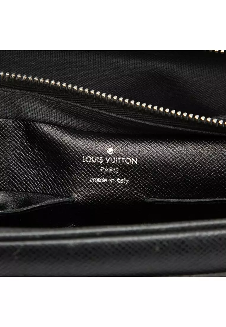 Pre-Loved Louis Vuitton Taiga Neo Pavel