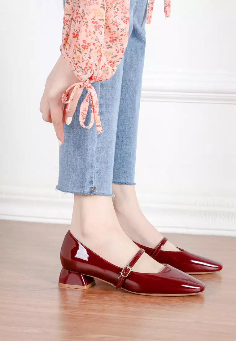 Red patent leather discount mary jane shoes