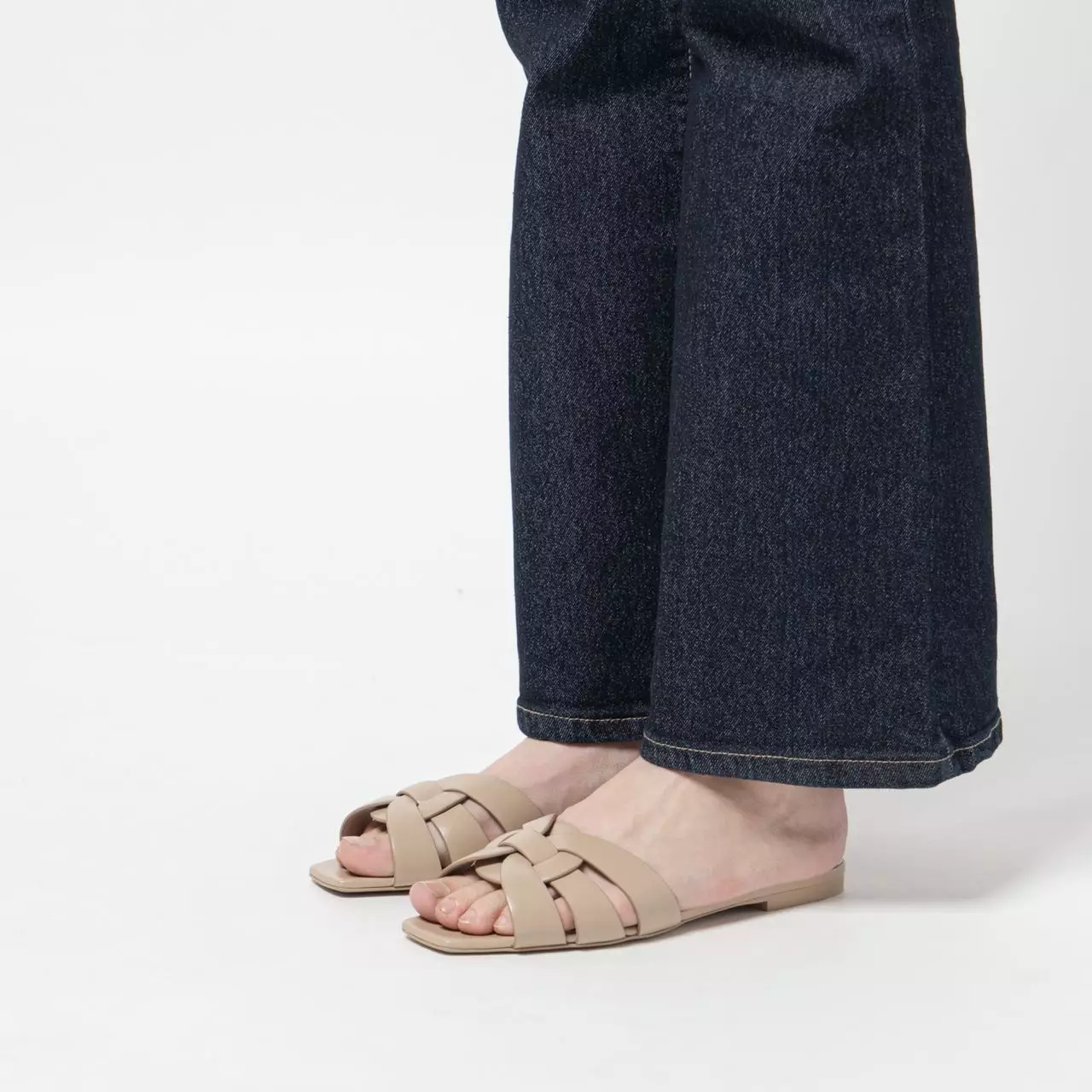 Tribute Smooth Leather Flat Sandal Dark Beige